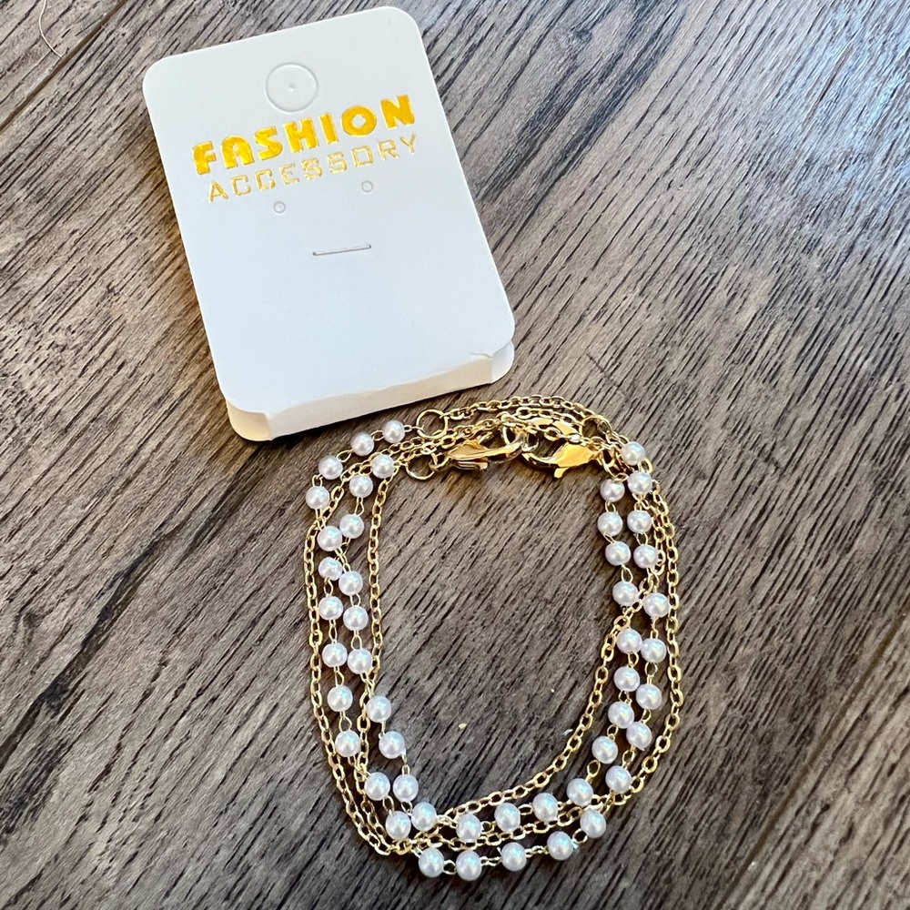 Pearl and chain bracelet